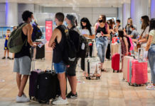 Studiu: vara trecută, călătorii au avut rolul principal în declanșarea celui de-al doilea val de Covid în Europa