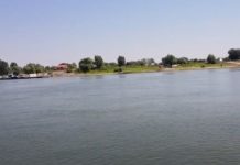 Pompierii din Brăila au scos din Dunăre o mașină în care se afla o persoană decedată