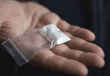 Patru bărbaţi din Brăila, prinşi în flagrant când făceau trafic de cocaină